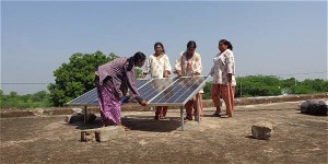 Mujeres Wayuu ingenieras en paneles solares